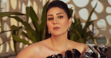 وفاء عامر حائرة بين "جزيرة غمام" مع طارق لطفى و"راجعين ياهوا" لـ خالد النبوى