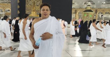 حمو بيكا من داخل الحرم المكي:"ربنا يرزق كل مشتاق ".. ويدعو لـ بوجي "فيديو"
