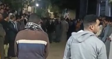 بث مباشر ..  فى 4 نعوش.. جثامين 4 من أسرة واحدة توفوا فى حادث أثناء عودتهم من العمرة