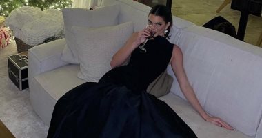 كيندال جينر تحتفل بالكريسماس بإطلالة تحاكى الأميرة ديانا .. صور 