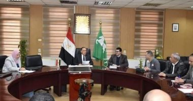 محافظ الشرقية يناقش نسب تنفيذ مشروعات "حياة كريمة" بالحسينية