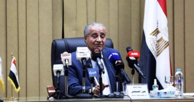 وزير التموين: استمرار صرف الدعم الاستثنائى على بطاقات الأسر الأولى بالرعاية