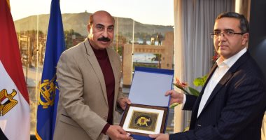 محافظ أسوان يستقبل سفير الهند لبحث سبل التعاون بمجالى الاستثمار والسياحة.. صور