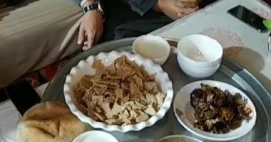 المفروكة أشهر أكلات بدو مطروح.. خلط العيش مع التمر واللبن الخض.. لايف