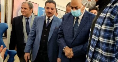 رئيس جامعة المنيا ونائبه يفتتحان معرض الفنون التشكيلية للطلاب الغير متخصصين