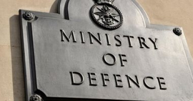 وزارة الدفاع البريطانية: أكثر من 250 مهاجرا عبروا المانش خلال يوم واحد