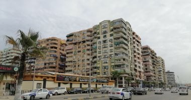 طقس متقلب فى المحافظات.. الغيوم تغطى سماء الغربية وبورسعيد والإسكندرية.. رياح شديدة بكفر الشيخ وتوقف حركة الصيد بميناء البرلس لسوء الأحوال الجوية.. وطقس شديد البرودة فى المنيا ومشمس بالأقصر.. صور وفيديو