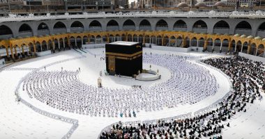 شئون الحرمين تنفذ الصيانة الدورية للحجر الأسود استعدادا لشهر رمضان