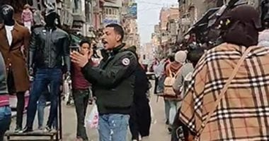 هنا شارع البوستة أقدم وأرخص أسواق الملابس بالشرقية.. شاهد مهرجانات رأس السنة