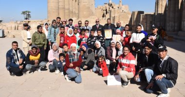 رئيس جامعة الأقصر وعميد الفنون الجميلة يتفقدان الورشة التدريبية "قادرون باختلاف"