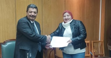 الطاقة الذرية تكرم الزميلة رحمة رمضان على التغطية المميزة للموتمر العربى الـ15