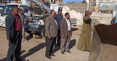 السكرتير العام بقنا يطمئن على جاهزية معدات مجابهة السيول والأزمات