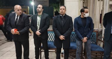 نجوم الزمالك يقدمون واجب العزاء فى والد حمادة أنور.. صور