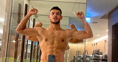 دونجا يستعرض عضلاته فى صالة الجيم رغم راحة بيراميدز