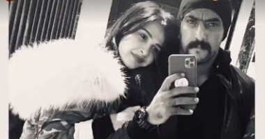 سيلفي أبيض × أسود يجمع ياسمين عبد العزيز وأحمد العوضي فى أحدث ظهور لهما