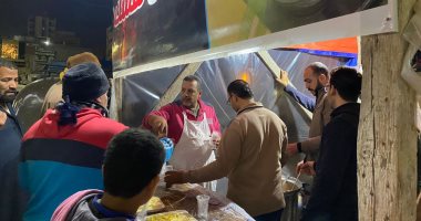ضمن مبادرة "دفى نفسك".. توزيع 2000 عبوة حمص شام بالمجان على أهالى بيلا بكفر الشيخ