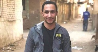 تفاصيل مقتل شاب فى حضن والدته على يد أب وابنيه بالشرقية.. والدة المجنى عليه: كان وحيدى وشقيانة طول حياتى عليه.. جارنا وولاده قتلوه بالرصاص والمطاوى قدام عينى علشان دافع عن خاله.. فيديو