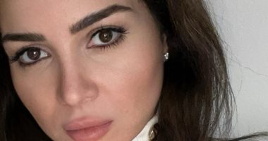 مي عز الدين تستقبل العام الجديد بقصة شعر جديدة: يا رب ماندمش كالعادة