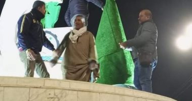 تجميل وتزيين كورنيش النيل والميادين بالمنيا احتفالا بالعام الجديد