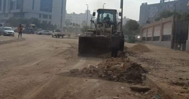 محافظة القاهرة ترفع مخلفات هدم أمام مدرسة مفيده عبد الرحمن بمدينة نصر
