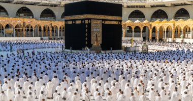أول صلاة جمعة بالحرمين بعد إعادة تطبيق التباعد الاجتماعي بسبب كورونا.. صور