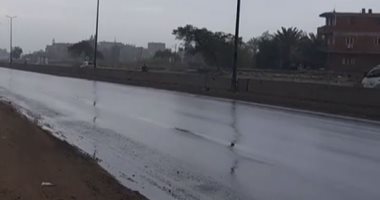 "المرور" يتصدى لموجة الطقس السيئ وسط تساقط الأمطار.. طوارئ فى غرف العمليات لرصد أى كثافات.. وتحذيرات من السرعات الزائدة لمنع الحوادث.. وسيارات لشفط مياه الأمطار من الطرق.. ونشر سيارات الإغاثة على كافة المحاور