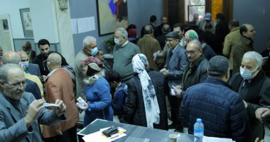 توافد الناخبين للإدلاء بأصواتهم فى انتخابات اتحاد الكتاب.. صور وفيديو