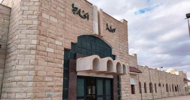 حكاية خط سكة حديد الوادى الجديد.. لصوص يسرقون القضبان والقطار سقط من السجلات 8 سنين.. المحطة الفاخرة تبقى بدون حراسات بدفاتر تذاكر عمرها 15 سنة.. والحكومة تعيد الحياة للمشروع بـ4 مليارات جنيه.. صور
