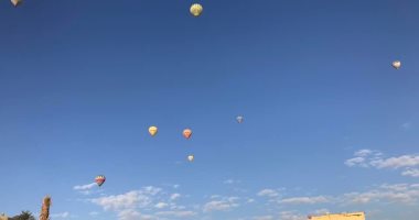البالونات الطائرة تحلق بالسائحين فوق معابد الكرنك والأقصر فى أول أيام 2022..ألبوم صور