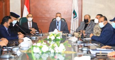 محافظ سوهاج يترأس غرفة عمليات متابعة الطقس وتداعيات سوء الأحوال الجوية