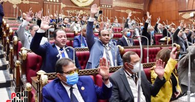 ممثل التجمع موافقا على قانون العمل: يتعلق بـ30 مليونا من العمال وأسرهم