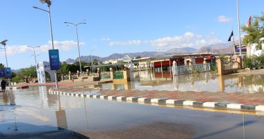 طقس معتدل والشمس ساطعة بمدينة شرم الشيخ.. إعادة فتح الطريق الدولى "النفق - شرم الشيخ" بعد إزالة آثار السيول.. ومحافظ جنوب سيناء يوجه بحصر الأضرار والخسائر.. والشمس تذيب آثار الثلوج التى اكتست بها سانت كاترين