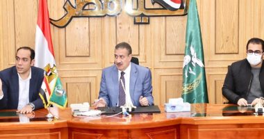 محافظ المنوفية يشدد على الإسراع فى أعمال رصف الطرق