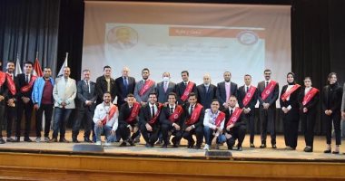 رئيس جامعة بنى سويف يشهد حفل تنصيب اتحاد الطلاب الجديد ويكرم الاتحاد السابق
