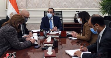 رئيس الوزراء يوجه بوضع خطة على مدار 5 سنوات لسد العجز فى أعداد المعلمين
