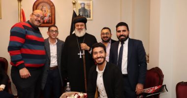 مهرجان الأسرات الجامعية بالكنيسة الأرثوذكسية يهدى بطريرك السريان أيقونة قبطية