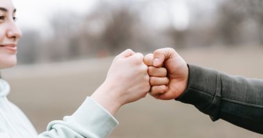 الأبراج الأكثر إخلاصًا فى الحب والصداقة.. الأسد صاحب صاحبه والسرطان لن ينساك