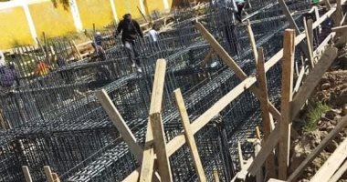 حياة كريمة بالأقصر.. معاينة قرية كومير لإقامة مشروعات وإنشاء جناح بمدرسة ثانوى
