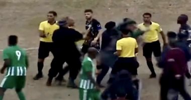 الاعتداء على حكم مباراة أهلي طرابلس والاتحاد المصراتي بالدورى الليبى.. فيديو
