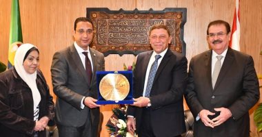 محافظ الفيوم يناقش مع نقيب مهندسي مصر سبل التعاون المشترك 