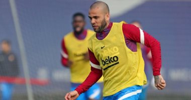 ألابا وداني ألفيش يعودان لتدريبات برشلونة بعد التعافى من كورونا