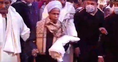 الكفن ينهى خصومة ثأرية منذ 30 سنة بين عائلتى غنام والمكن بأسوان.. صور وفيديو