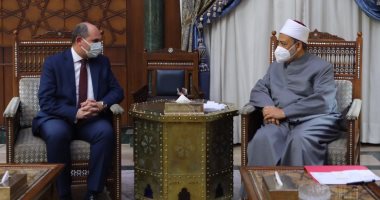 شيخ الأزهر يستقبل سفير مصر لدى تشاد ويوصيه بالاهتمام بملف الوافدين للدراسة