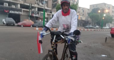 أول لقاء بالعم غزالى بعد وصوله المنيا فى رحلته من قنا للإسكندرية بالدراجة