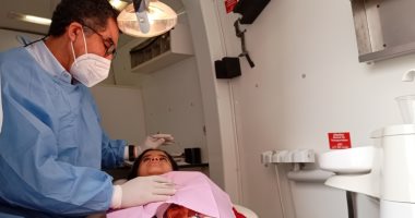 طبيب مصرى بالخارج يشارك فى فحص سكان الأسمرات ضمن مبادرة حياة كريمة