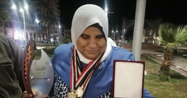 فاطمة تقهر الظلام.. "بصيرة" بنت بورسعيد تمكنها من تحدى المستحيل والحصول على البطولات.. وتؤكد: قادرة على رفع علم مصر بكل الميادين.. والدها: أتمنى مشاركة ابنتى بالاحتفالية المقبلة لـ"قادرون باختلاف".. صور وفيديو