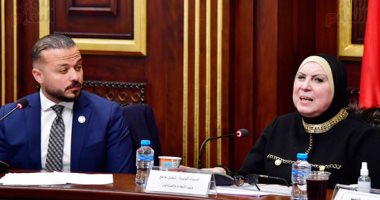 وزيرة الصناعة للشباب: إحنا موجودين ولدينا تيسيرات لإقامة المشروعات الصغيرة