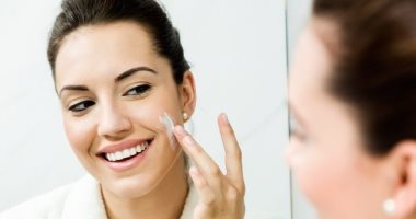 وصفات طبيعية للعناية بالبشرة الحساسة في الشتاء .. من زيت جوز الهند للخيار