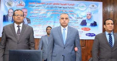المحافظ يسلم 38 "لاب توب" للطلاب ذوى الإعاقة البصرية بجامعة سوهاج