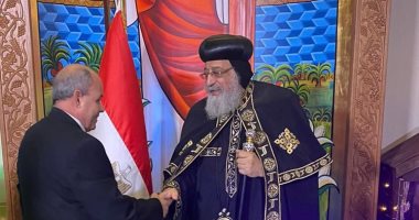 رئيس هيئة النيابة الإدارية يقدم التهنئة للبابا تواضروس بعيد الميلاد المجيد